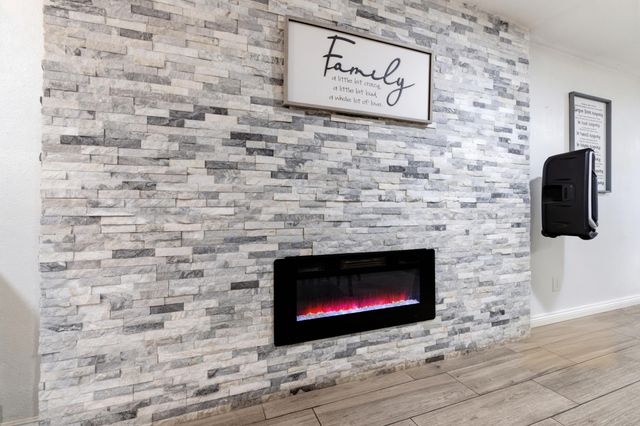 1582 E Ben Franklin Avenue, Tulare, CA 93274