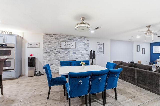 1582 E Ben Franklin Avenue, Tulare, CA 93274