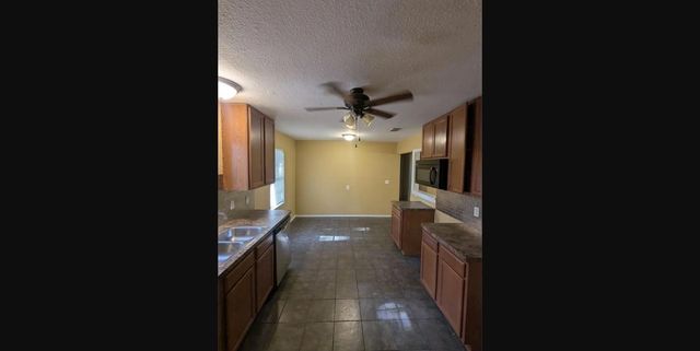 912 Red Bud Drive, Azle, TX 76020