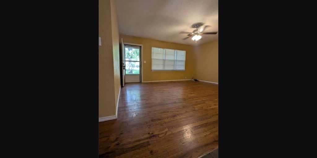 912 Red Bud Drive, Azle, TX 76020