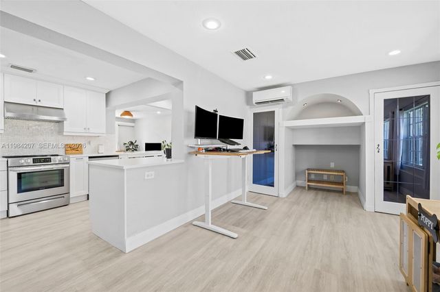 1431 NE 32nd Pl, Pompano Beach, FL 33064