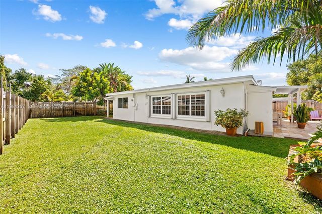 1431 NE 32nd Pl, Pompano Beach, FL 33064