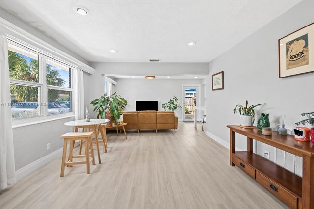 1431 NE 32nd Pl, Pompano Beach, FL 33064