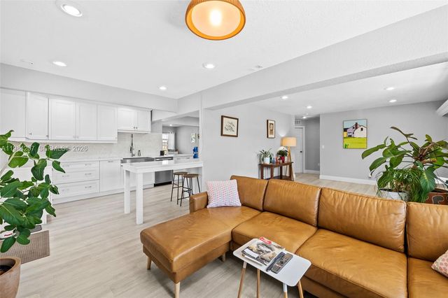 1431 NE 32nd Pl, Pompano Beach, FL 33064