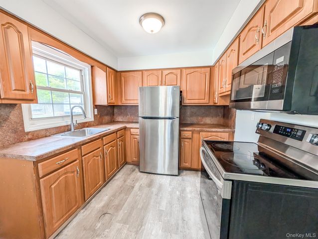 137 Baybright Drive E, Shirley, NY 11967