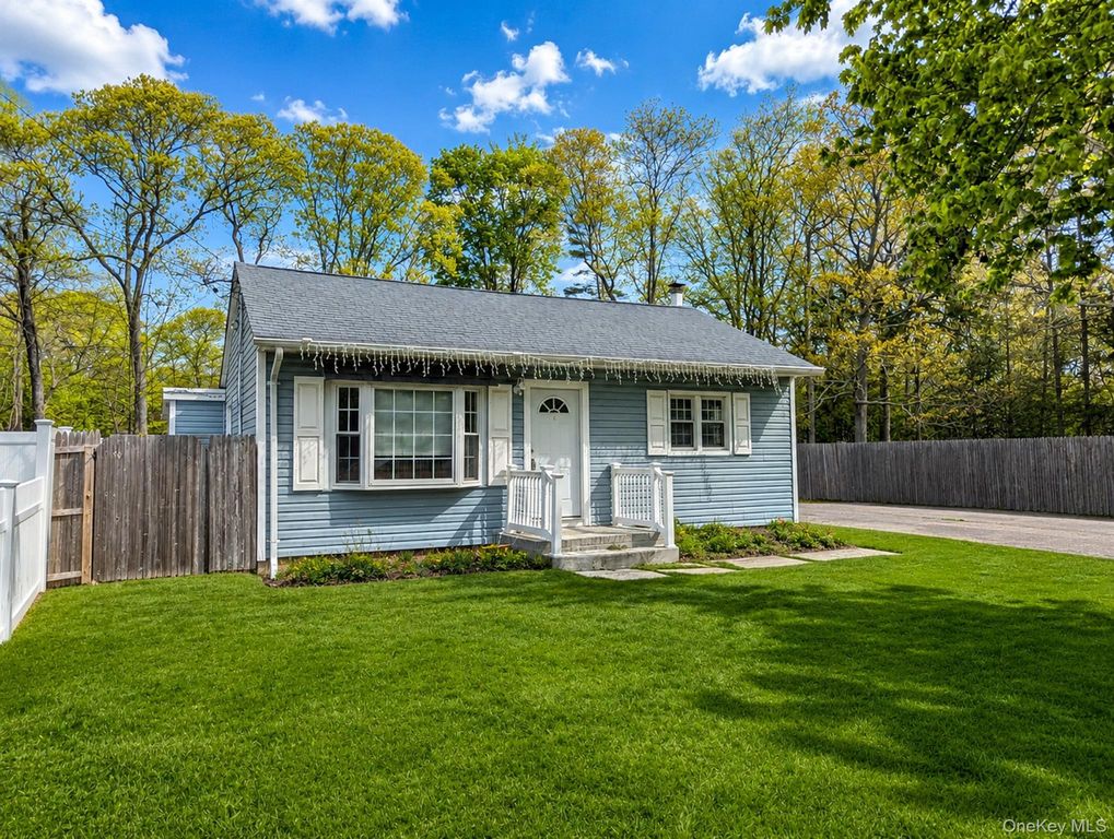 137 Baybright Drive E, Shirley, NY 11967