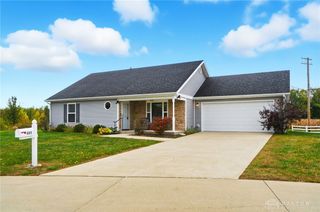605 Fenview Drive, New Carlisle, OH 45344