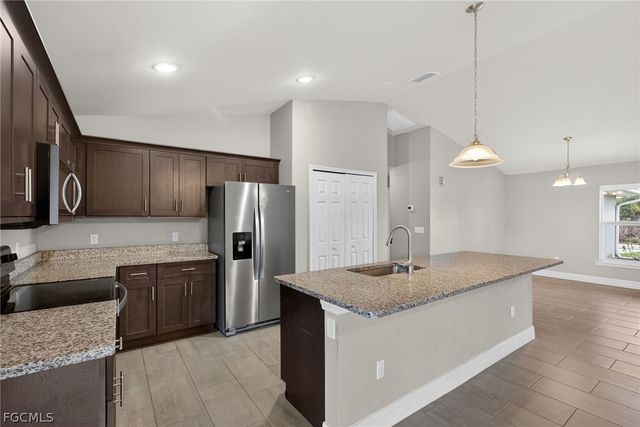 6023 Thrush AVE, Fort Myers, FL 33905