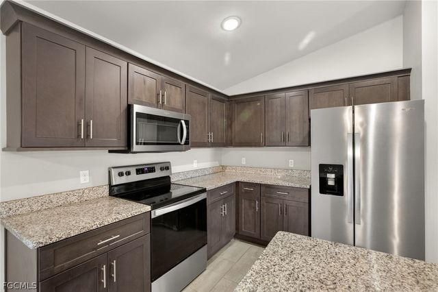 6023 Thrush AVE, Fort Myers, FL 33905