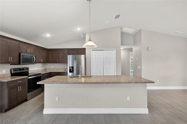 6023 Thrush AVE, Fort Myers, FL 33905