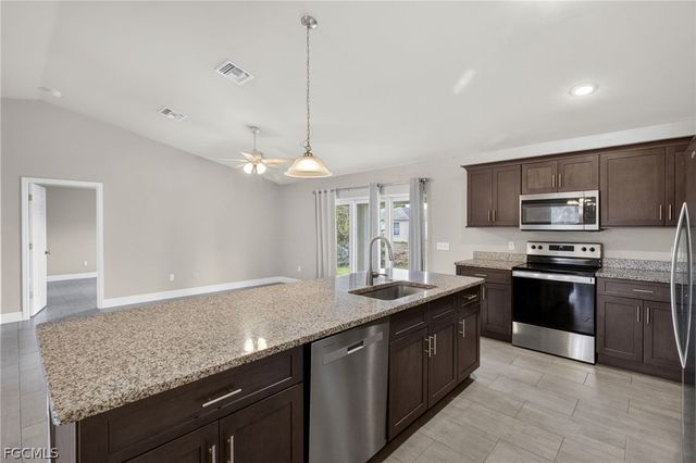 6023 Thrush AVE, Fort Myers, FL 33905