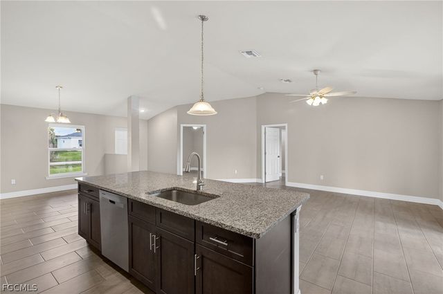 6023 Thrush AVE, Fort Myers, FL 33905