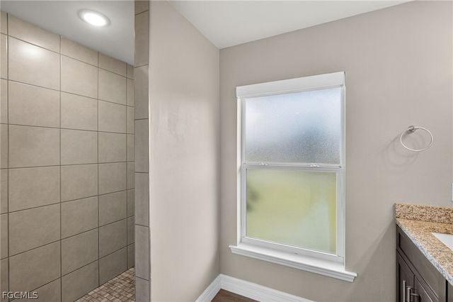 6023 Thrush AVE, Fort Myers, FL 33905