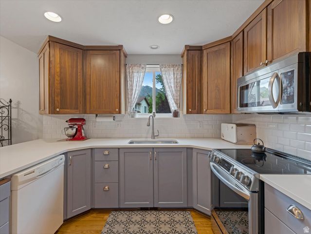 2228 E RENEGADE RD, Sandy, UT 84093