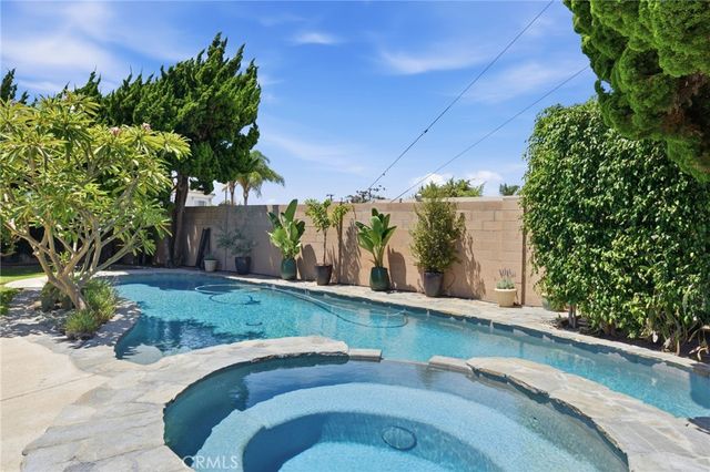 5051 Sisson Drive, Huntington Beach, CA 92649