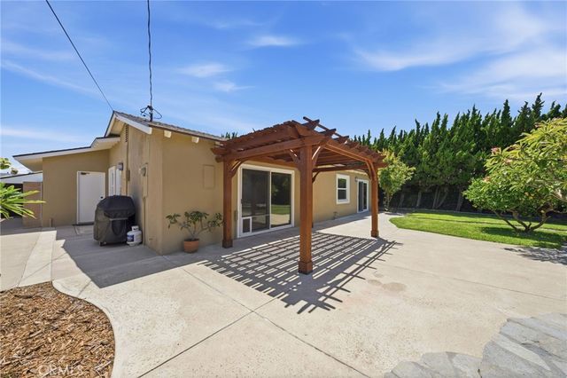 5051 Sisson Drive, Huntington Beach, CA 92649
