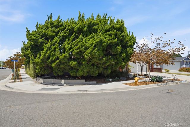5051 Sisson Drive, Huntington Beach, CA 92649
