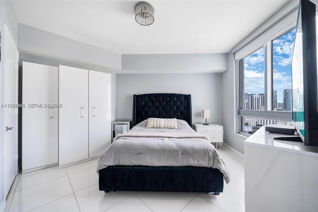 350 S Miami Ave 2505, Miami, FL 33130