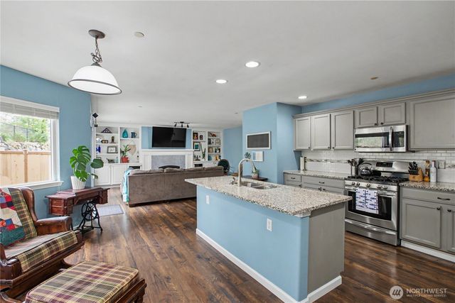 2219 Forrest St, Dupont, WA 98327