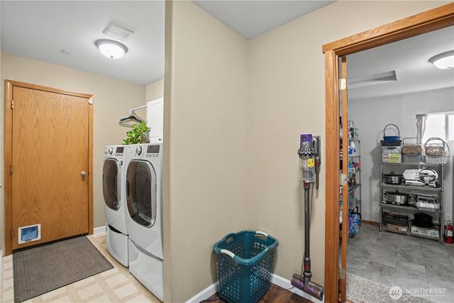 2219 Forrest St, Dupont, WA 98327