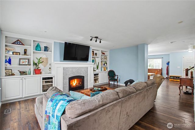 2219 Forrest St, Dupont, WA 98327