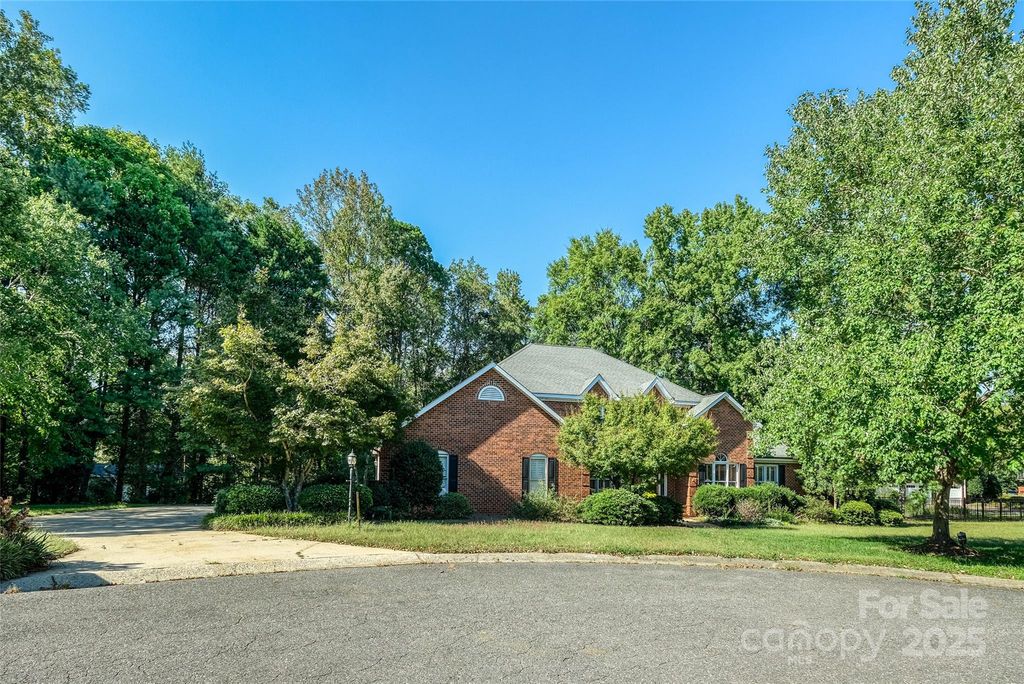 102 Woodstone Drive, Mount Holly, NC 28120