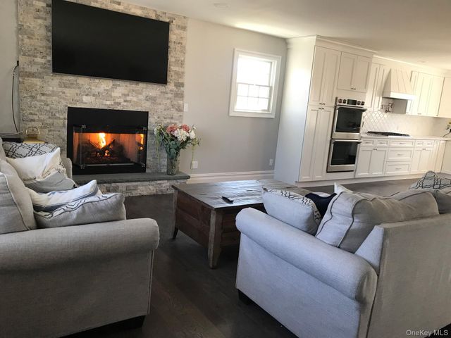 16 Cape Road, Amityville, NY 11701