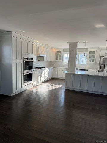 16 Cape Road, Amityville, NY 11701