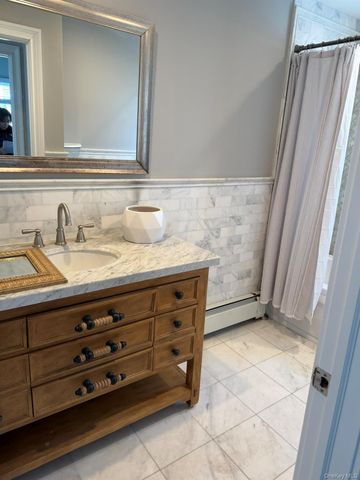 16 Cape Road, Amityville, NY 11701