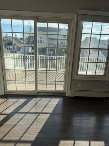 16 Cape Road, Amityville, NY 11701