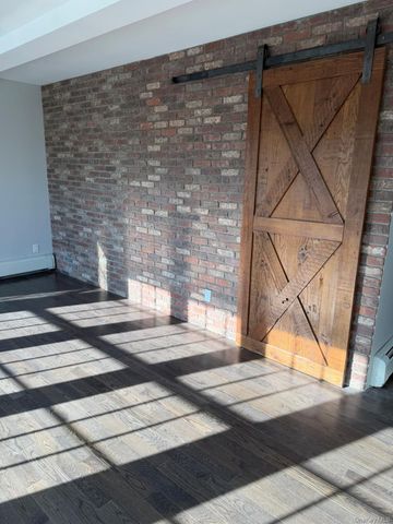 16 Cape Road, Amityville, NY 11701