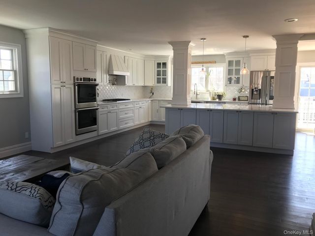 16 Cape Road, Amityville, NY 11701