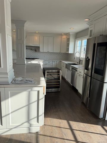 16 Cape Road, Amityville, NY 11701