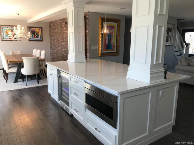 16 Cape Road, Amityville, NY 11701