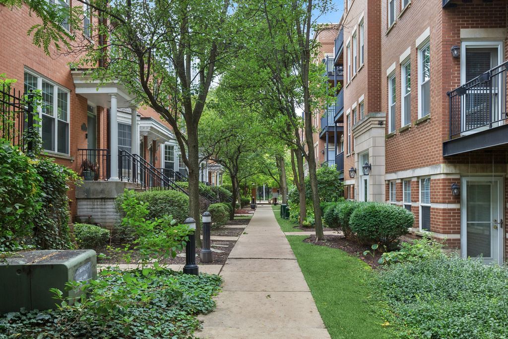 301A W Goethe Street 201, Chicago, IL 60610 — photo 3