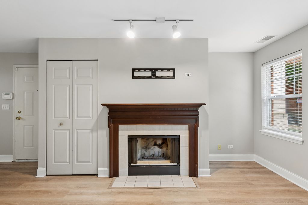 301A W Goethe Street 201, Chicago, IL 60610 — photo 5