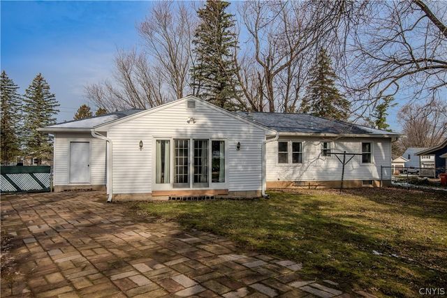 100 Fairway Drive, New Hartford, NY 13413