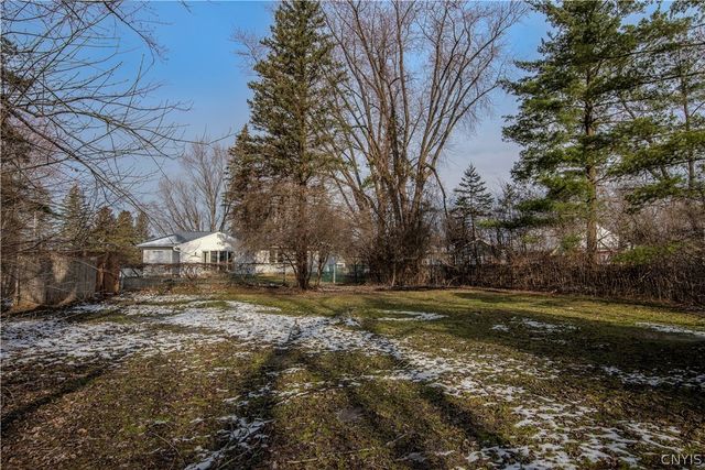 100 Fairway Drive, New Hartford, NY 13413