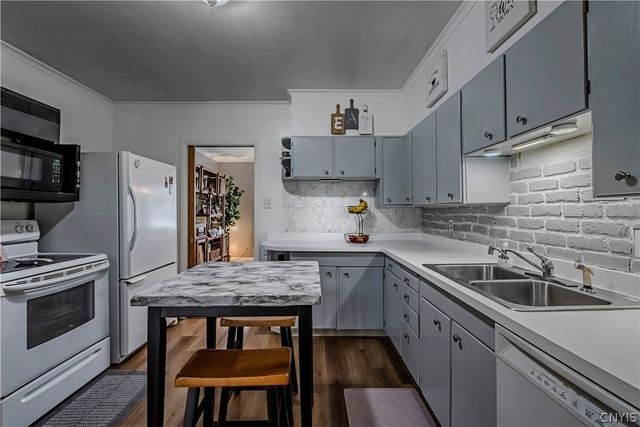 100 Fairway Drive, New Hartford, NY 13413