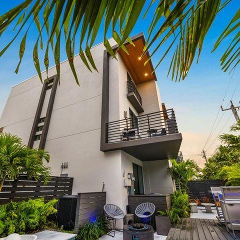 1058 N Victoria Park Road N, Fort Lauderdale, FL 33304