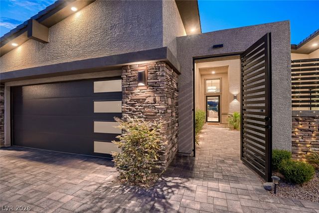 8310 West Camero Avenue, Las Vegas, NV 89113