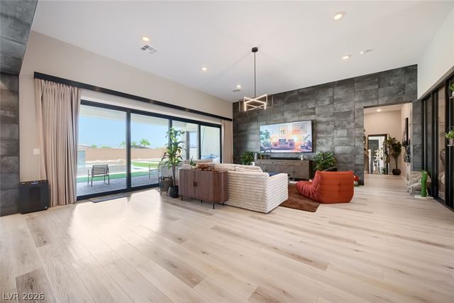 8310 West Camero Avenue, Las Vegas, NV 89113