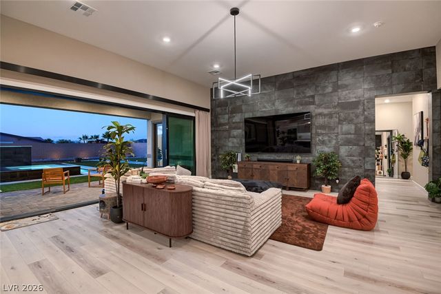 8310 West Camero Avenue, Las Vegas, NV 89113