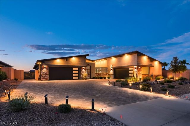 8310 West Camero Avenue, Las Vegas, NV 89113