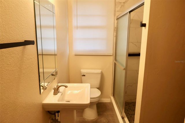 2704 NW 1ST AVENUE, Gainesville, FL 32607