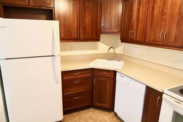 2704 NW 1ST AVENUE, Gainesville, FL 32607