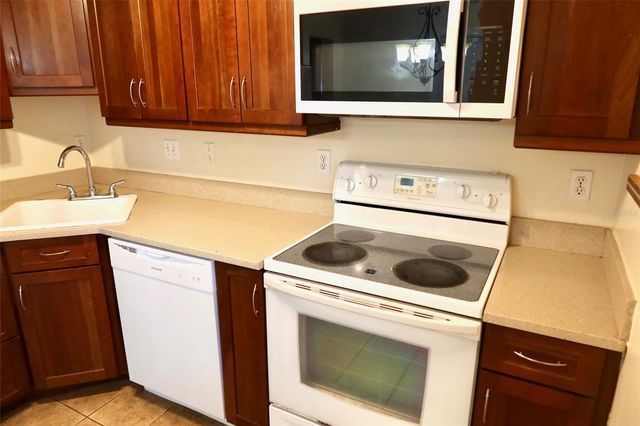 2704 NW 1ST AVENUE, Gainesville, FL 32607