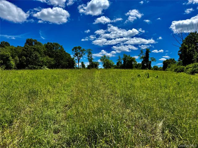 513 Rossway Road, Pleasant Valley, NY 12569