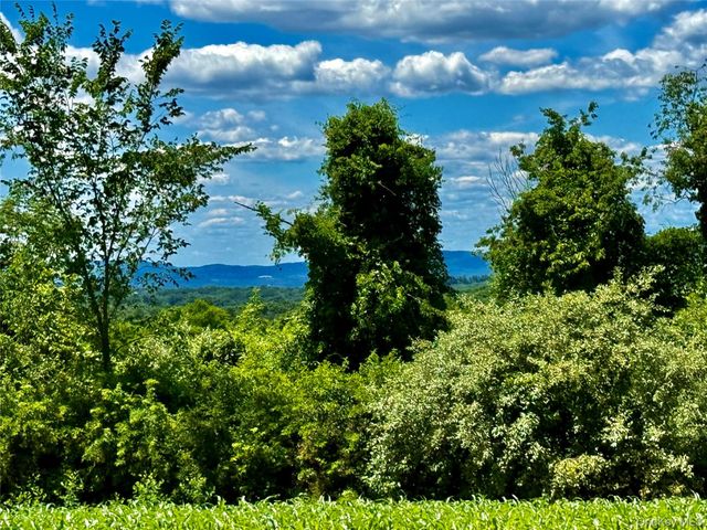 513 Rossway Road, Pleasant Valley, NY 12569