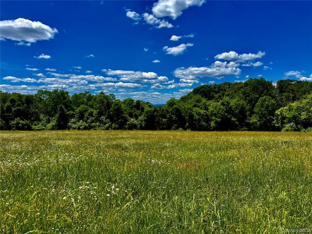 513 Rossway Road, Pleasant Valley, NY 12569